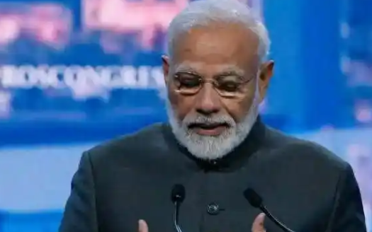 印度被美国一脚踢开后终于醒悟：美国根本靠不住，继中俄之后，如今轮到印度被打压…