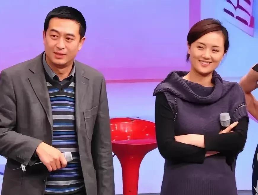 朱媛媛展现出的情商简直堪称卓越，她在交谈中总是能巧妙地化解尴尬局面。在一次采访中