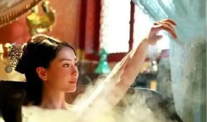 古代给妃子洗澡原本是个肥差的过程，为何太监都苦不堪言呢？
 
如今很多人习惯天天