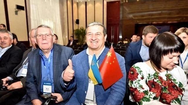 1991年，200名乌克兰专家来中国做出巨大贡献后，在采访中竟然嚎啕大哭。他们在