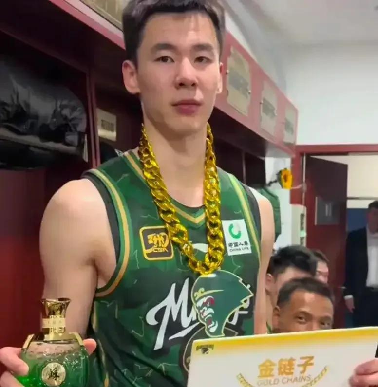 南京又赢球了，而且是连续击败强队，如果今年能打进季后赛，也是创造了一个新的历史。