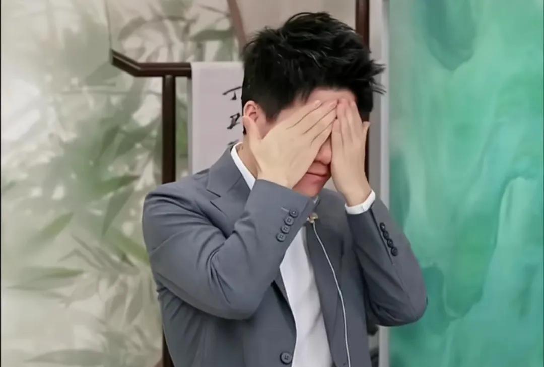 魔镜魔镜，告诉我，谁是中关村最帅的男人？魔镜委屈巴巴地说：“我只是个镜子，又不是