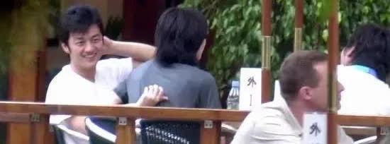 李亚鹏！他跟王菲结婚之前也挺帅的，他前女友是瞿颖周迅啊！我记得他和吴倩莲有一部剧