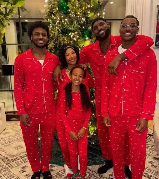 #NBA# 12月25日NBA早报及热点新闻！
    1.掘金卡梅伦-约翰逊因