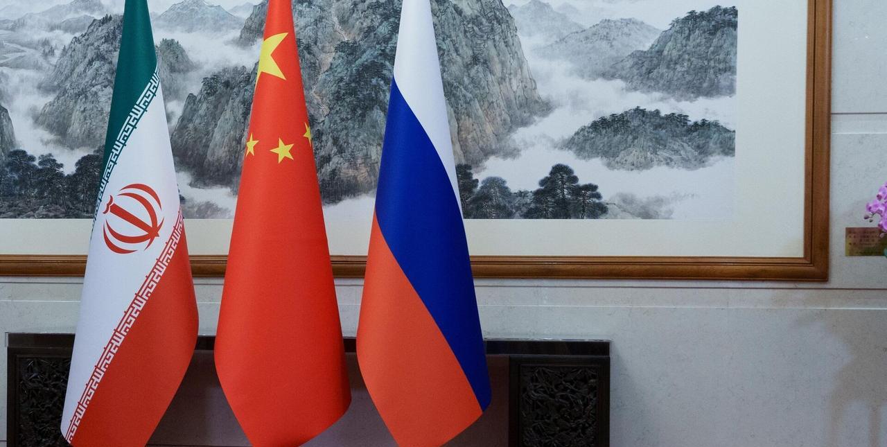 伊朗议员：中俄或可成为美伊协议的担保人
伊朗议会国家安全和外交政策委员会成员阿布