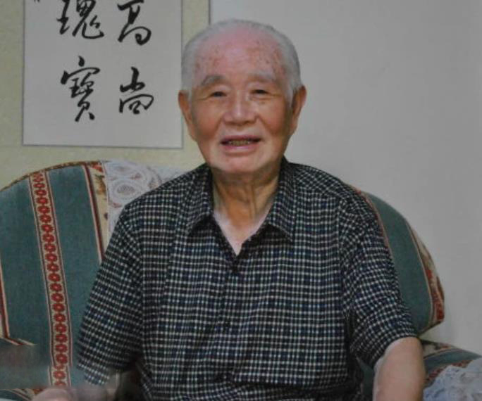 1945年深秋的太原城飘着细雪，阎锡山公馆里灯火通明。

62岁的"山西王"阎锡