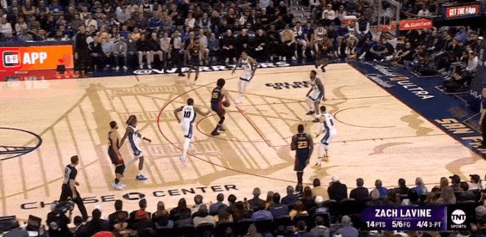 连续暴扣！库明加复出就是干这事儿！
在今天NBA常规赛勇士对阵国王的第四节比赛中