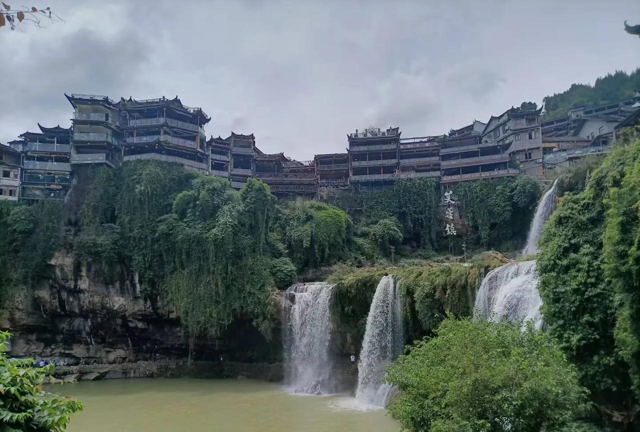 不炫耀能与周围人和谐相处，减少人际关系矛盾。