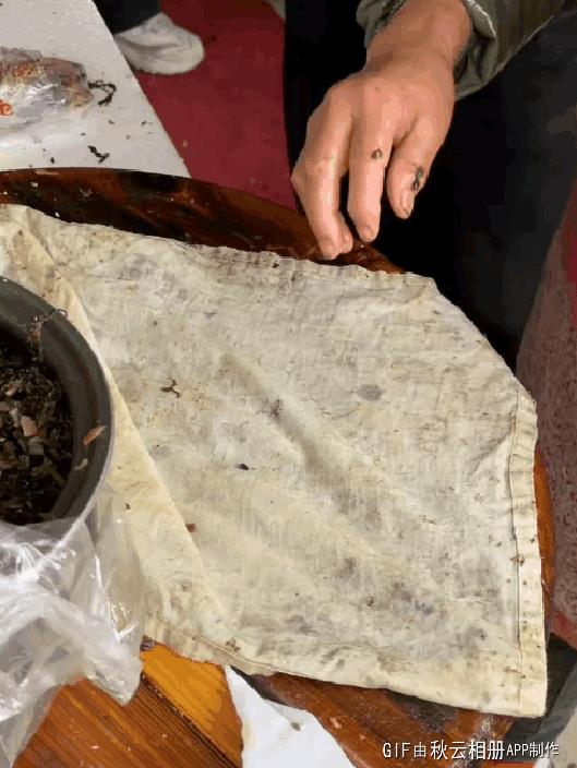 我挺佩服食客，如果这个给我吃，我立马扔垃圾桶，半秒都不带犹豫的