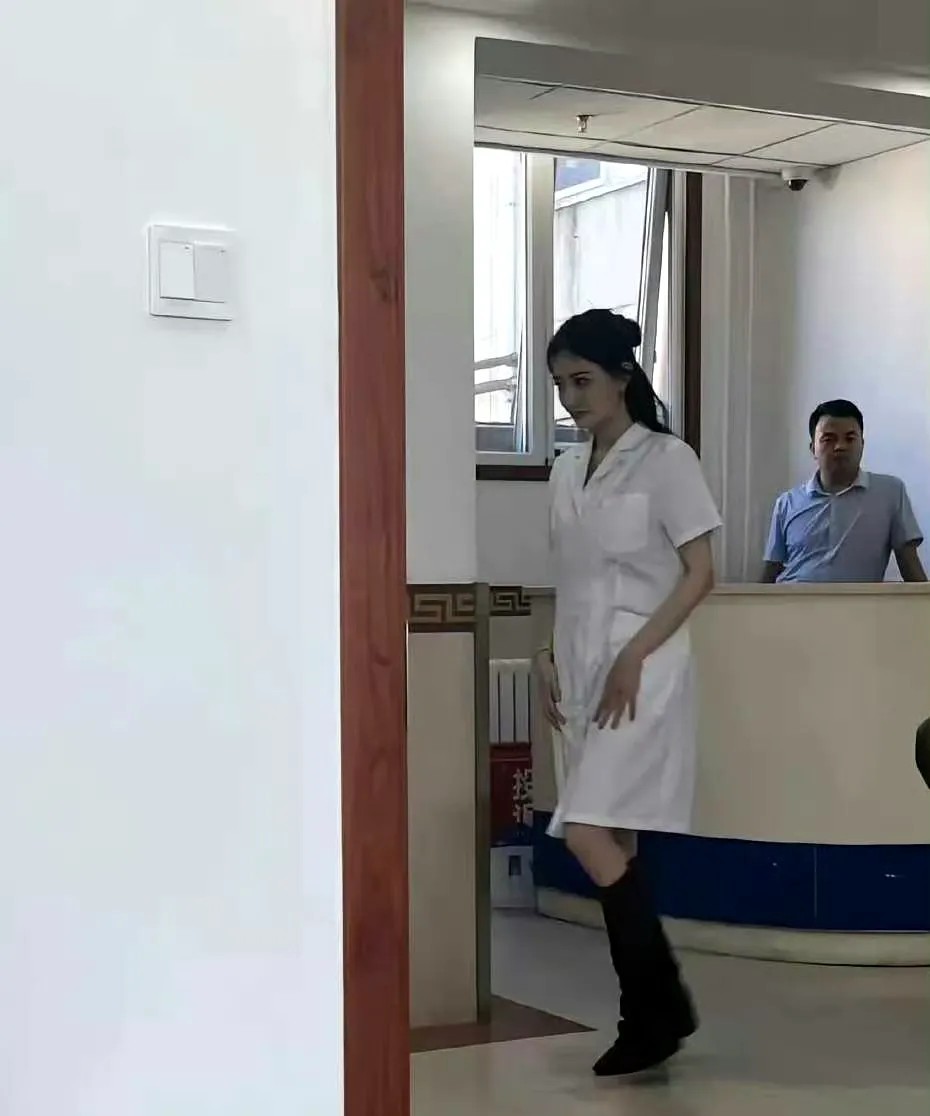 原来大哥不想出院是有理由的