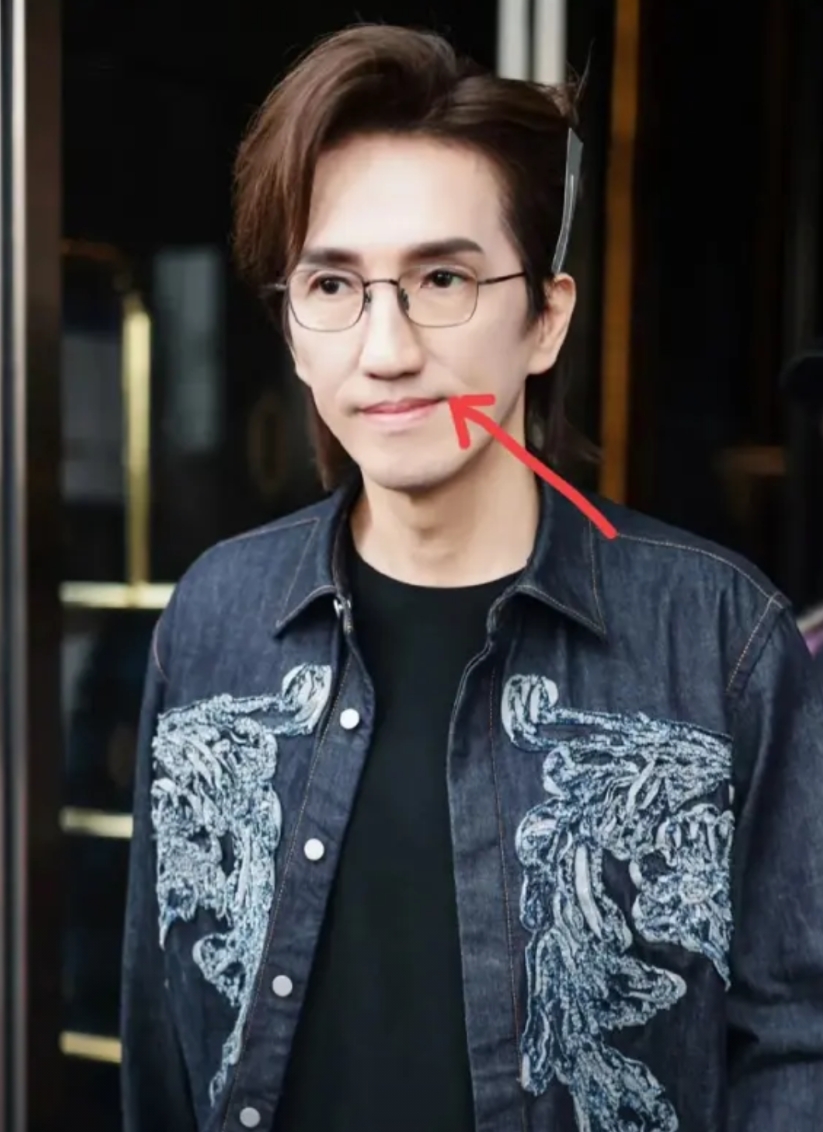 林志炫为什么火不起来呢
原因其实很简单
他自身有一个很严重的问题，那就是
歌红人