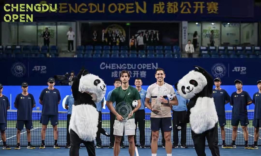 ATP250成都公开赛结束了决赛争夺，从资格赛突围的智利球员塔比洛挽救两个赛点，