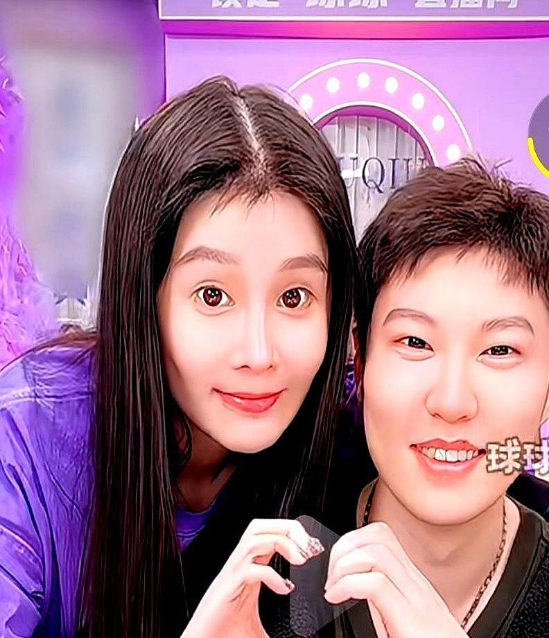 星二代不啃老，居然能这么赚钱？
球球一句“我爸只求我们别败家”，把赵本山这对双胞