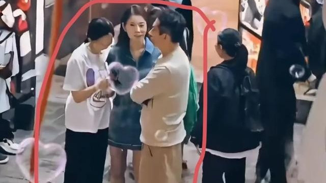 汪小菲Mandy大办婚礼，999颗钻石婚纱超豪华，大S一儿一女也出席