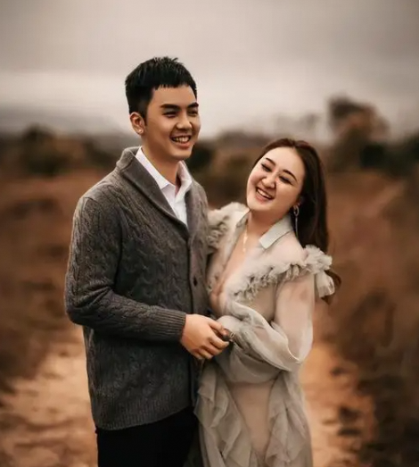 TVB“亿万驸马”裸照背后：31岁生日公益之举与太太支持