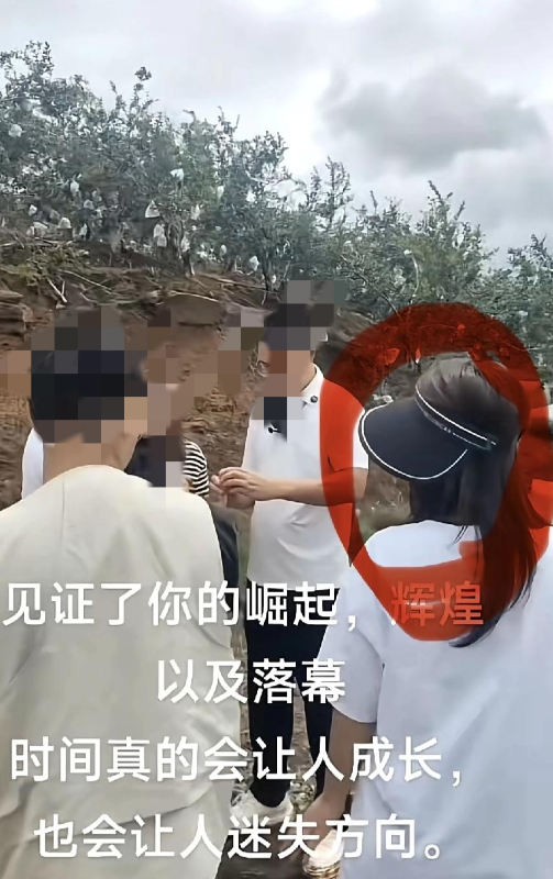 小二娃以前的合作商出来爆
第一张白衣服戴黑帽
第二张大家都知道
第三张穿格子裤