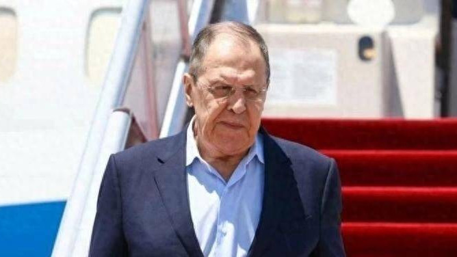 普京迎好消息，朝方高层许下承诺，美欧全面恢复军援，特朗普白谈