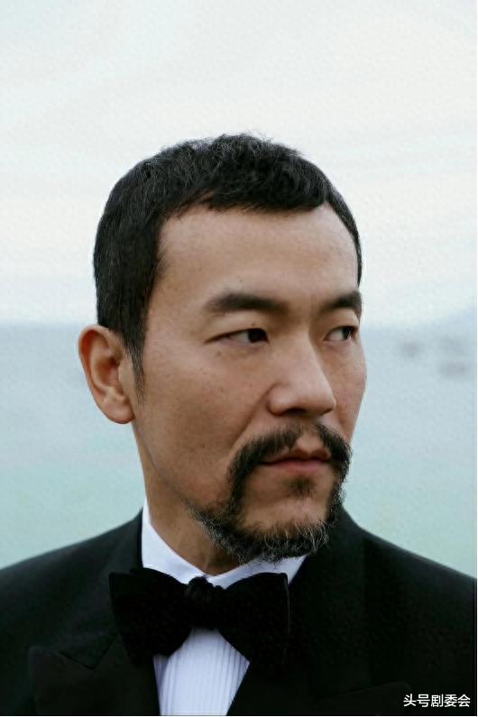 这一次，在国内没有获得任何奖项的廖凡，狠狠打了内娱一巴掌！