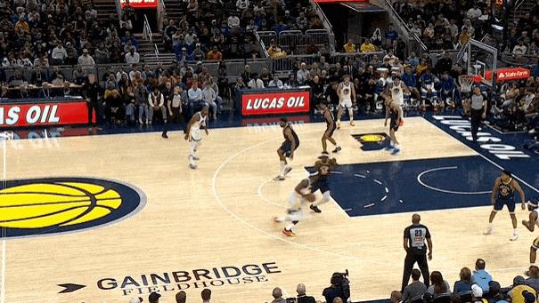 巴特勒三节末压时间，单挑西亚卡姆转身上篮打成准压哨2+1