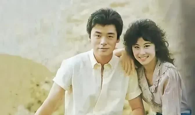 叶倩文60岁生日时，林子祥的儿子带着妻子一起来家里看望继母和父亲了。
林德信和