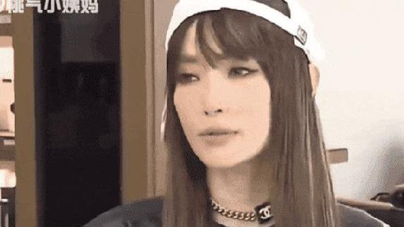 51岁天后承认未婚生子，容貌竟比儿子还显年轻！