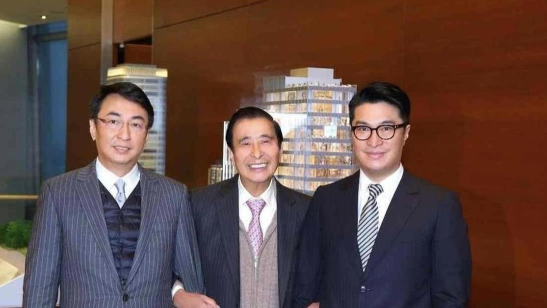 李兆基最后家庭照罕见曝光，教孙子孙女写书法，四代同堂无遗憾