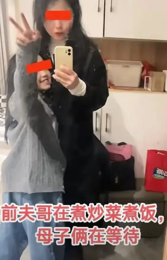 江西有个女的和前夫离婚三年了，现在还住在一块。俩人房子是以前一起买的，谁也拿不出