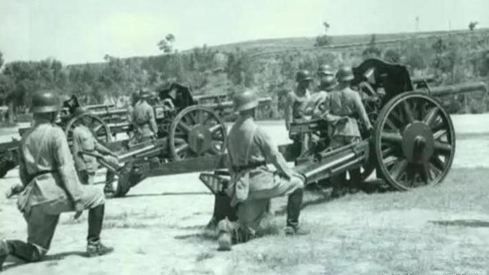1948年三机相撞：蒋介石抢专机逃命时，毛泽东正读秒下一盘生死棋