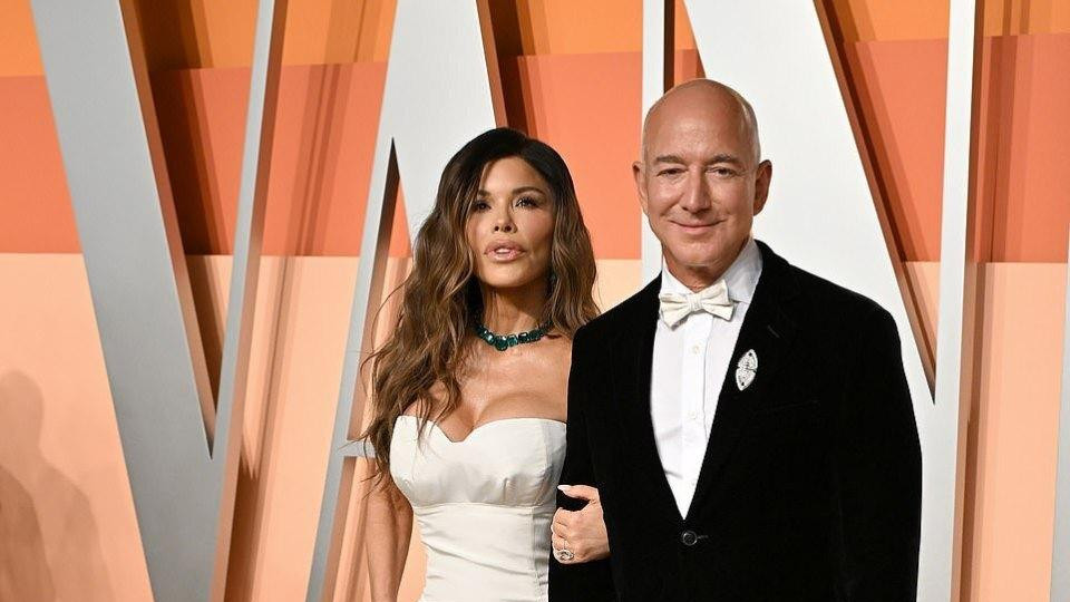 贝佐斯威尼斯婚礼细节曝光：奢华程度远超克鲁尼，世纪盛典将启幕