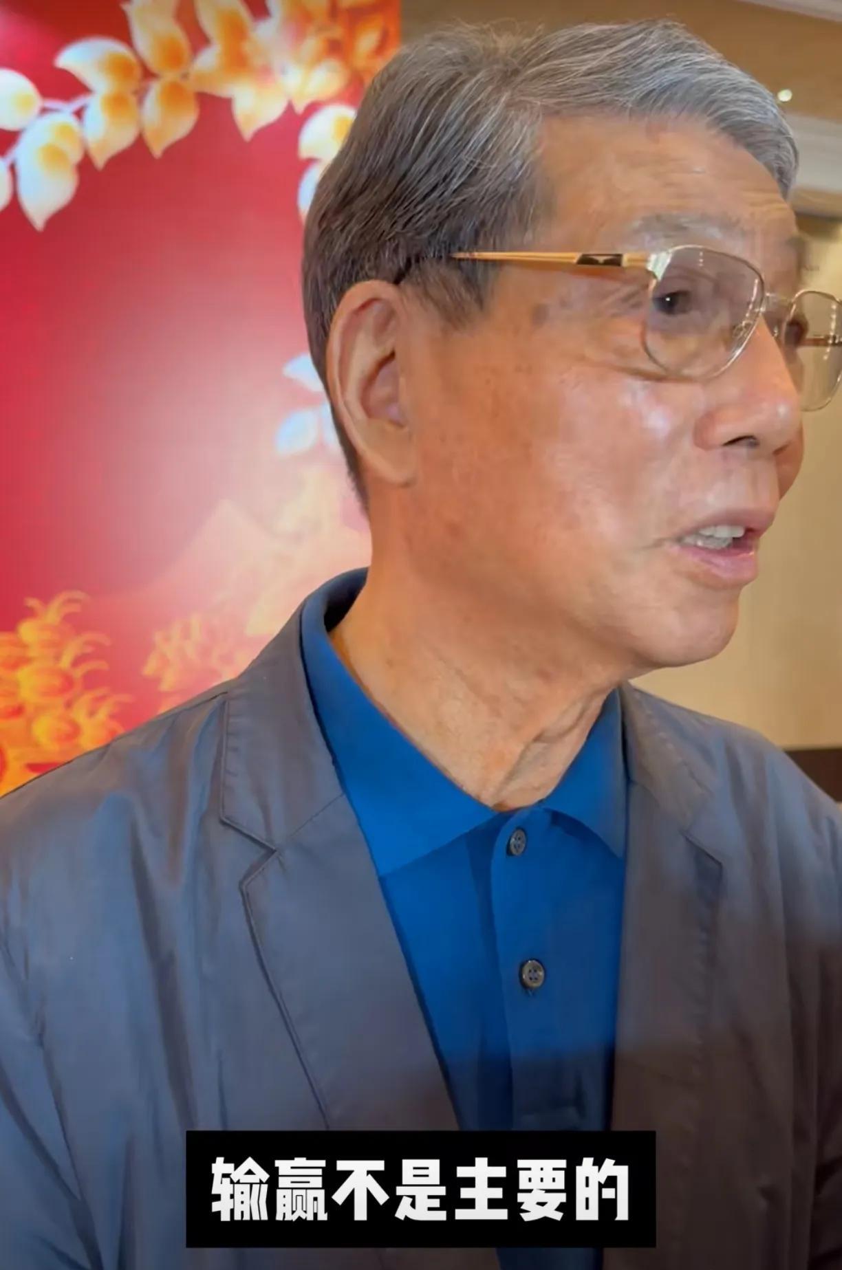 还是徐根宝敢说实话，记者问徐根宝，如何期待国足对印尼的比赛，徐根宝：很难打吧，对
