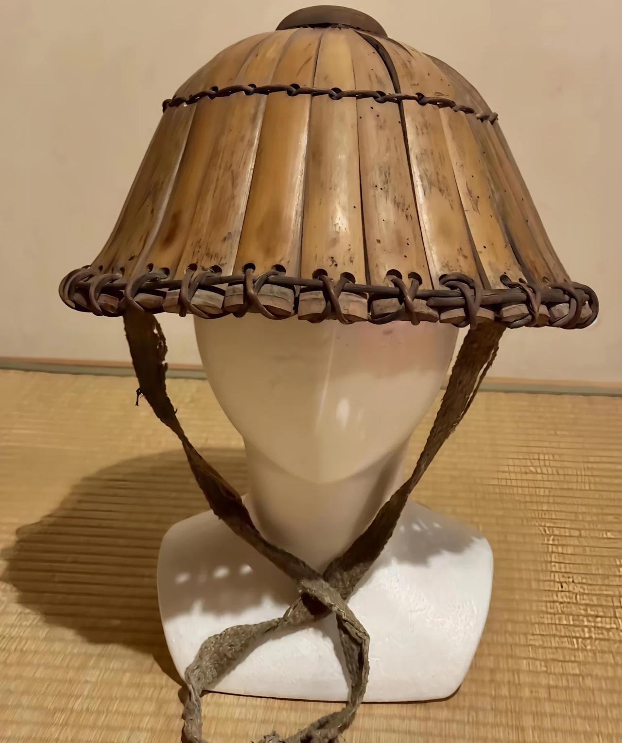 由于日本自古就有用竹子制作甲胄的传统，所以民间匠人的技艺还挺娴熟，短期内制作了不