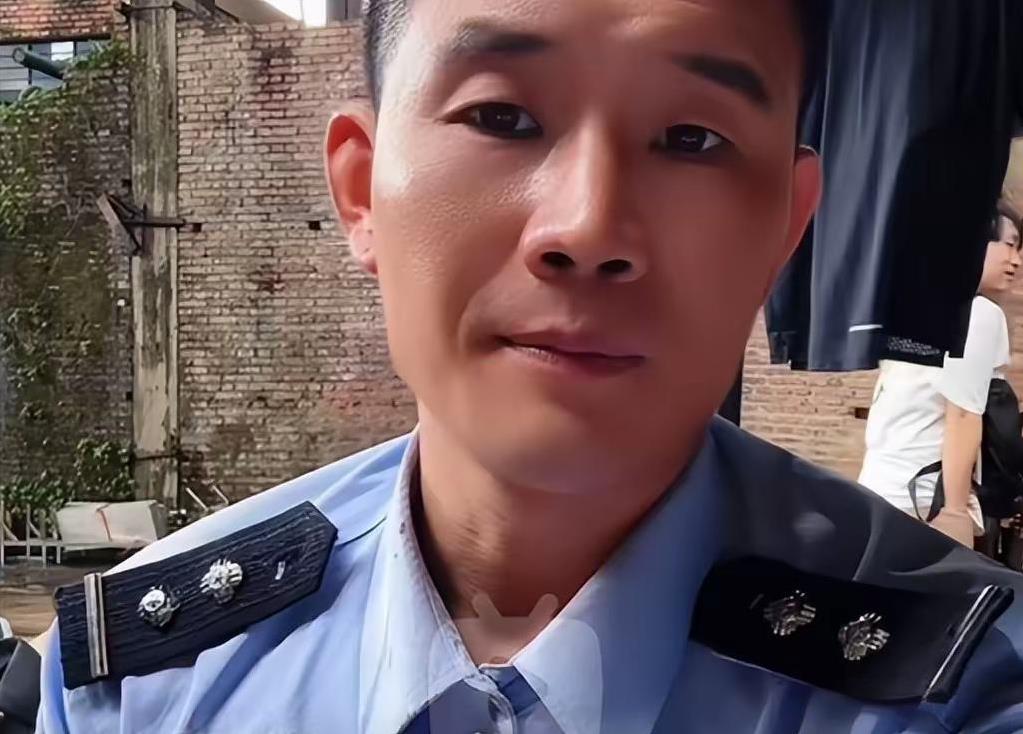 嘎子这次真的进局子了，扮演小兵张嘎的演员谢孟伟因为身着警服直播带货被云南耿马傣族