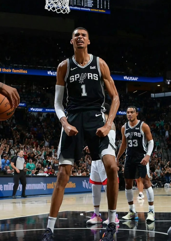 文班说小时候就喜欢看杜兰特打球，这个很正常，虽然天赋更好，但所谓“独一无二”的天