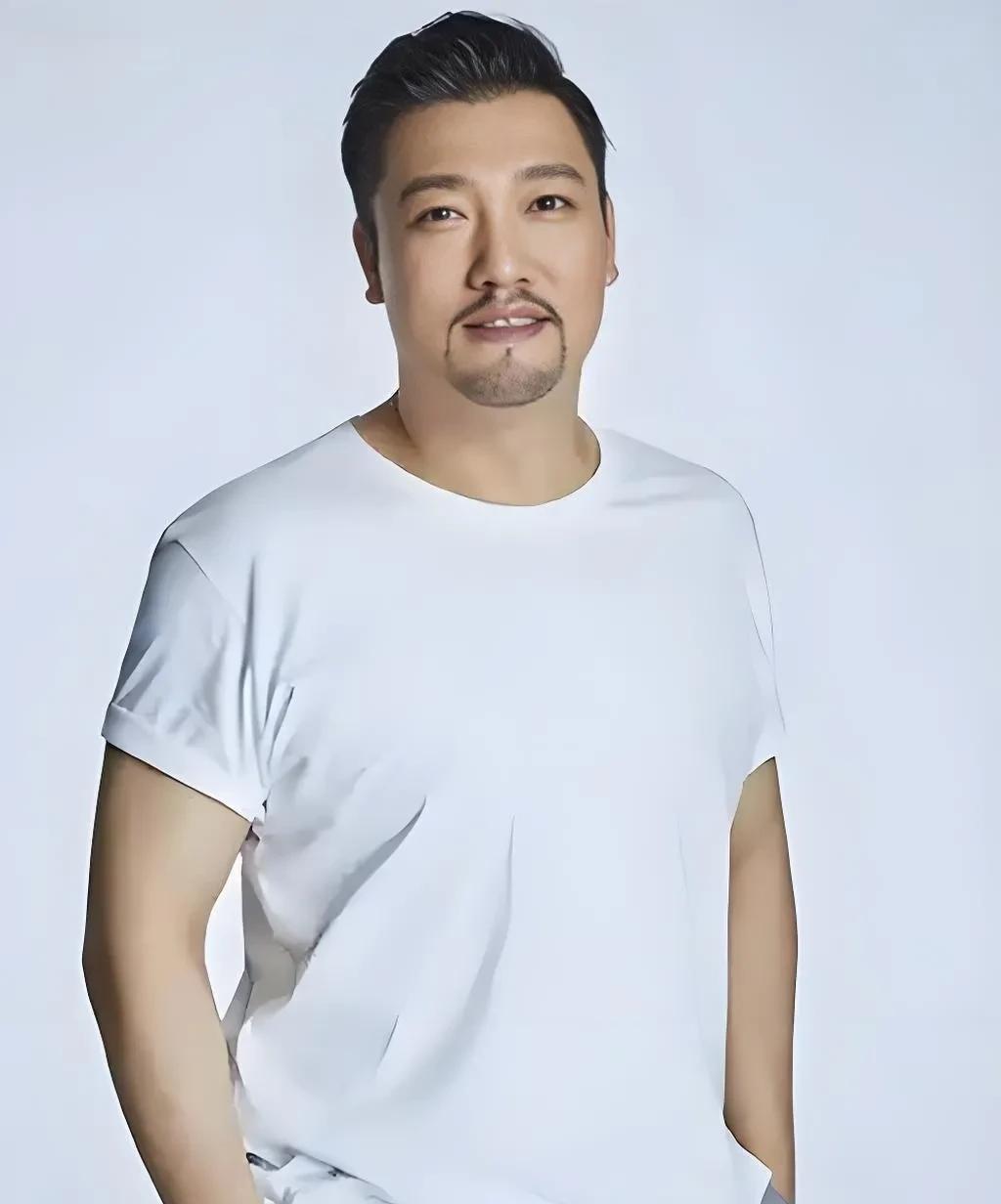 贾冰说：我不会认为能有今天是努力换来的，而是在某些方面积了德。积德对一个人来讲非