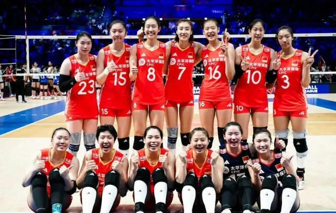 中国女排世锦赛名单引发热议！为何坚持全年轻阵容？这背后是新帅赵勇的大胆布局。
中