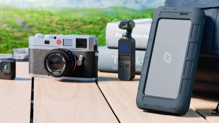 户外创作不慌了？极空间 T2S，揣着走的 “移动数据管家”