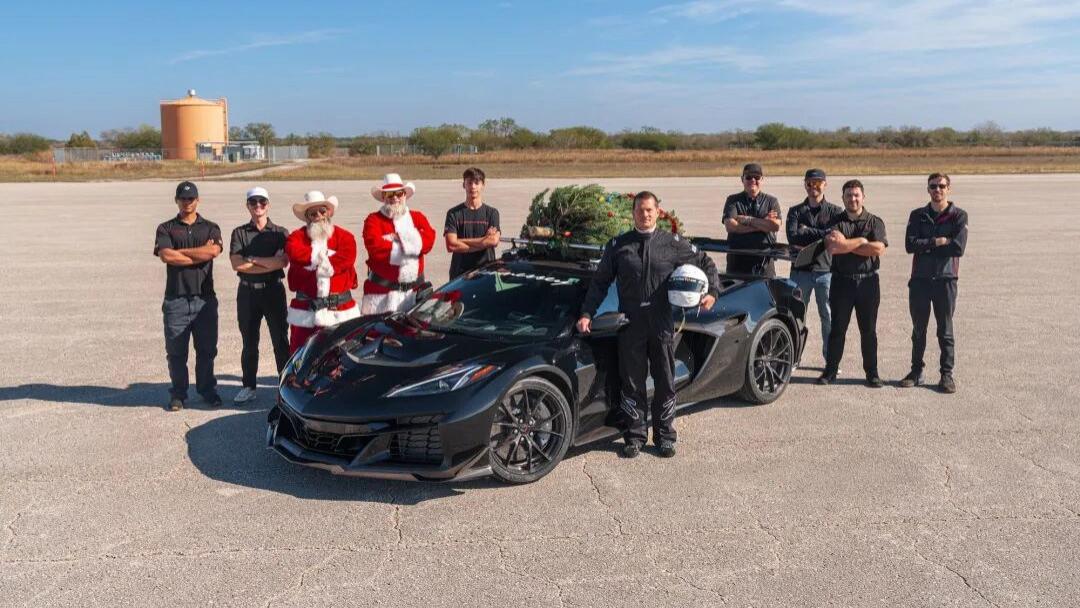 轩尼诗携2026款科尔维特ZR1创下圣诞树极速新纪录