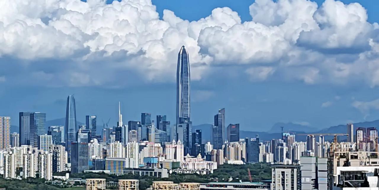 高考第一天，深圳的天气不错，每一帧镜头都是风景大片。深圳这座城市究竟是不是宜居城