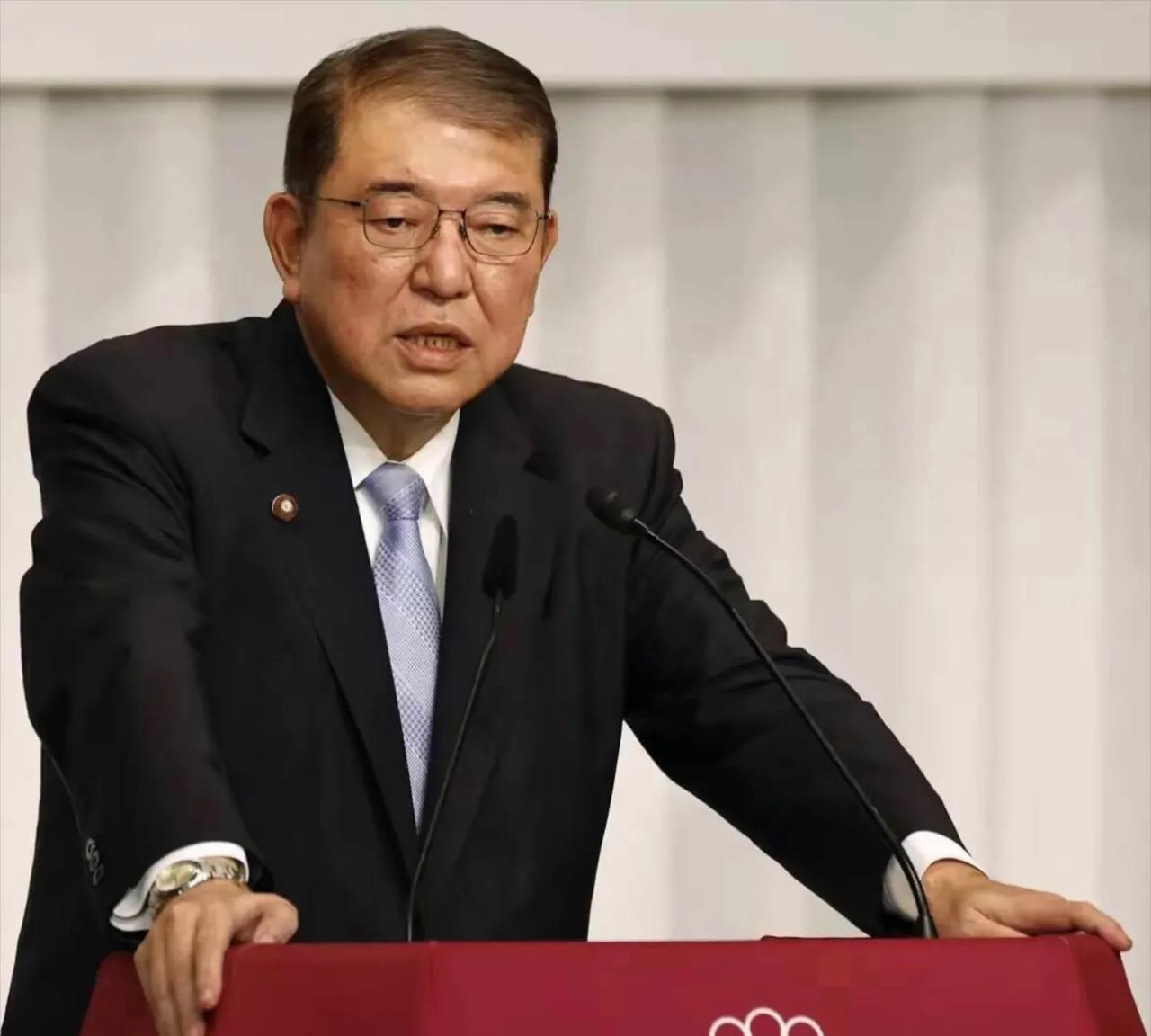就在刚刚
日本火急火燎的宣布
8月1日，最新消息显示，日本首相石破茂昨天（7月3
