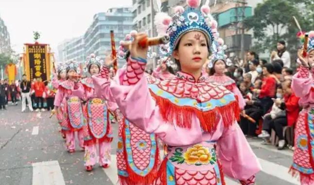 为何广东人都知道，娶妻当娶潮汕女？因为潮汕是，在绝境中南渡的南宋精英女眷，最后的