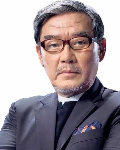 李立群才是慧眼识珠，曾经拒绝王家卫的邀请，其实李立群一直都很看中片酬和时间，因为