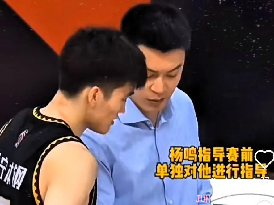 杨鸣提携弃将周俊成，赵继伟聚餐不忘打广告：约球找俊成！周还穿着辽篮5号球员是真爱