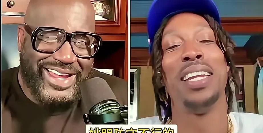 霍华德说姚明防守不行，被奥尼尔反驳说自己连挨三帽！
再一次社交媒体连线中，奥尼尔