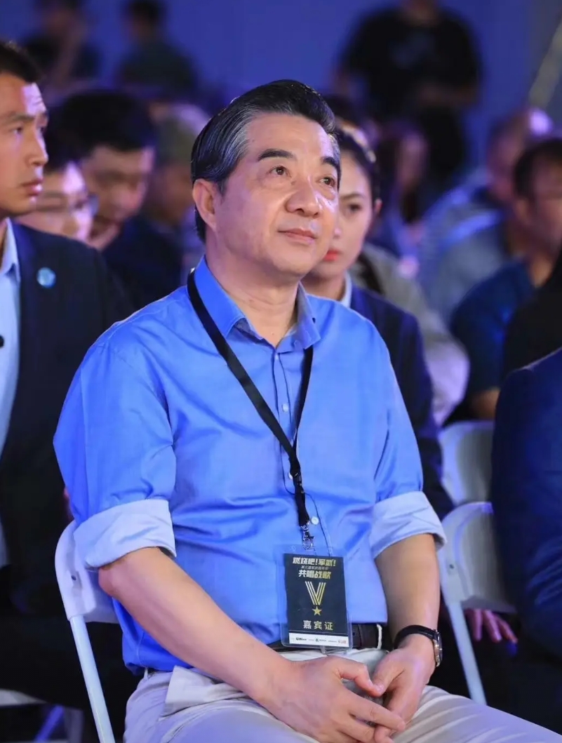 局座回归了，这一下子好了，又能听他忽悠了！

局座自从在b站大火以后，到现在已经