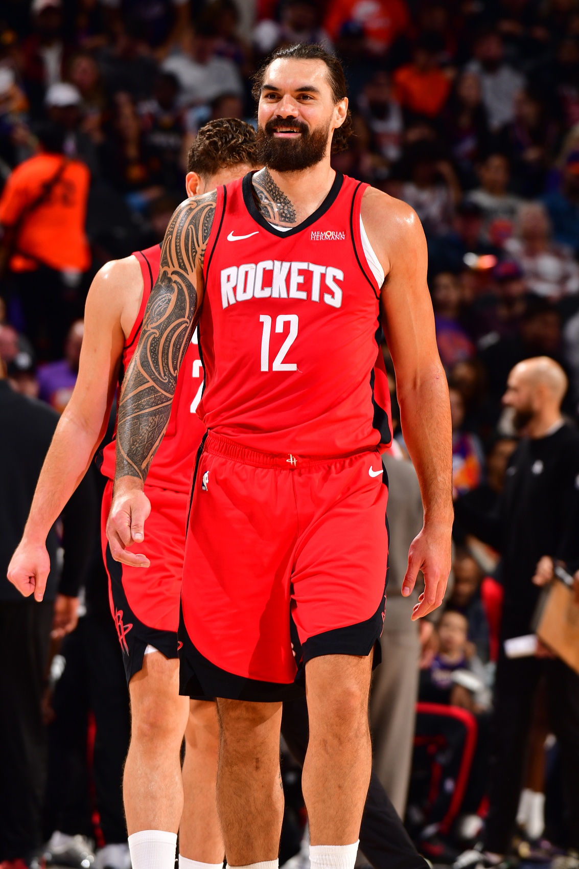 火箭队现在已经进行了21场比赛，他们的战绩是15胜6负，战绩其实还可以，虽然只列