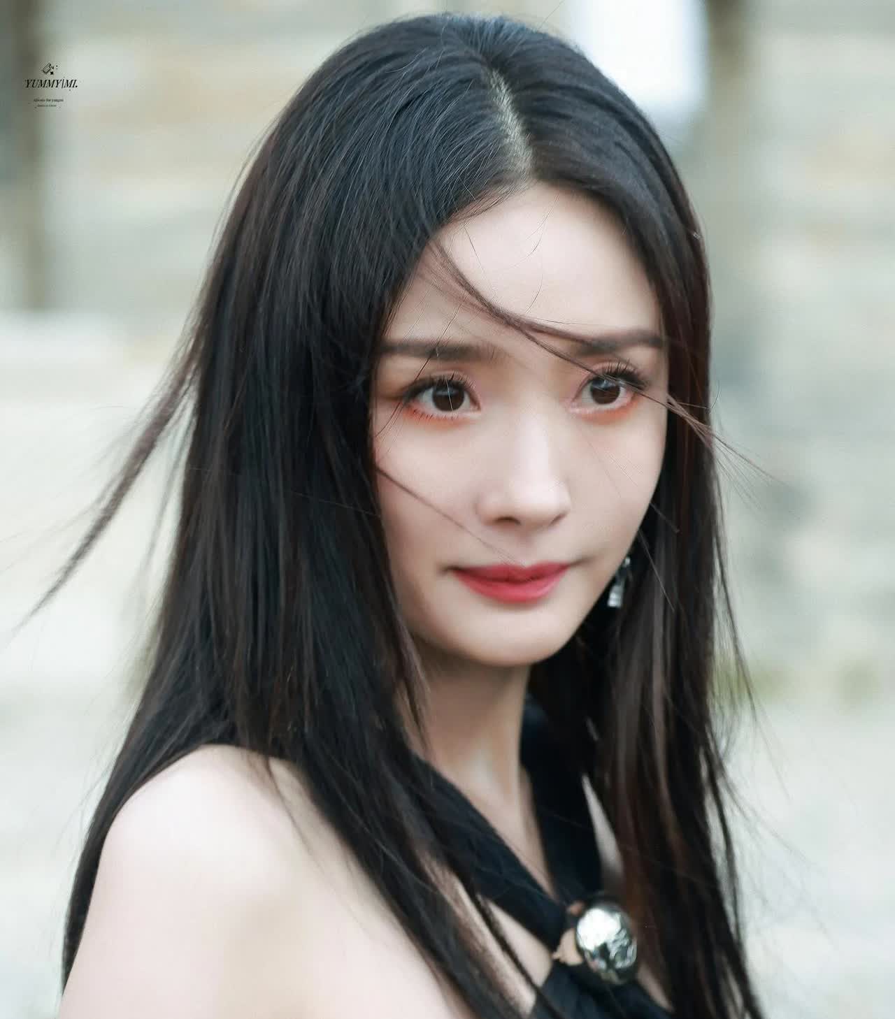 2025年最惨的要数85花了吧！
赵丽颖《向阳·花》《在人间》双扑
刘诗诗《