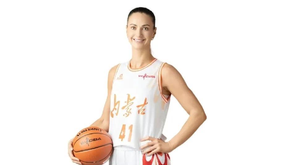 女篮半决赛，同样拿到33分，库内克与李梦的得分效率根本不在一个级别！！
库内克，
