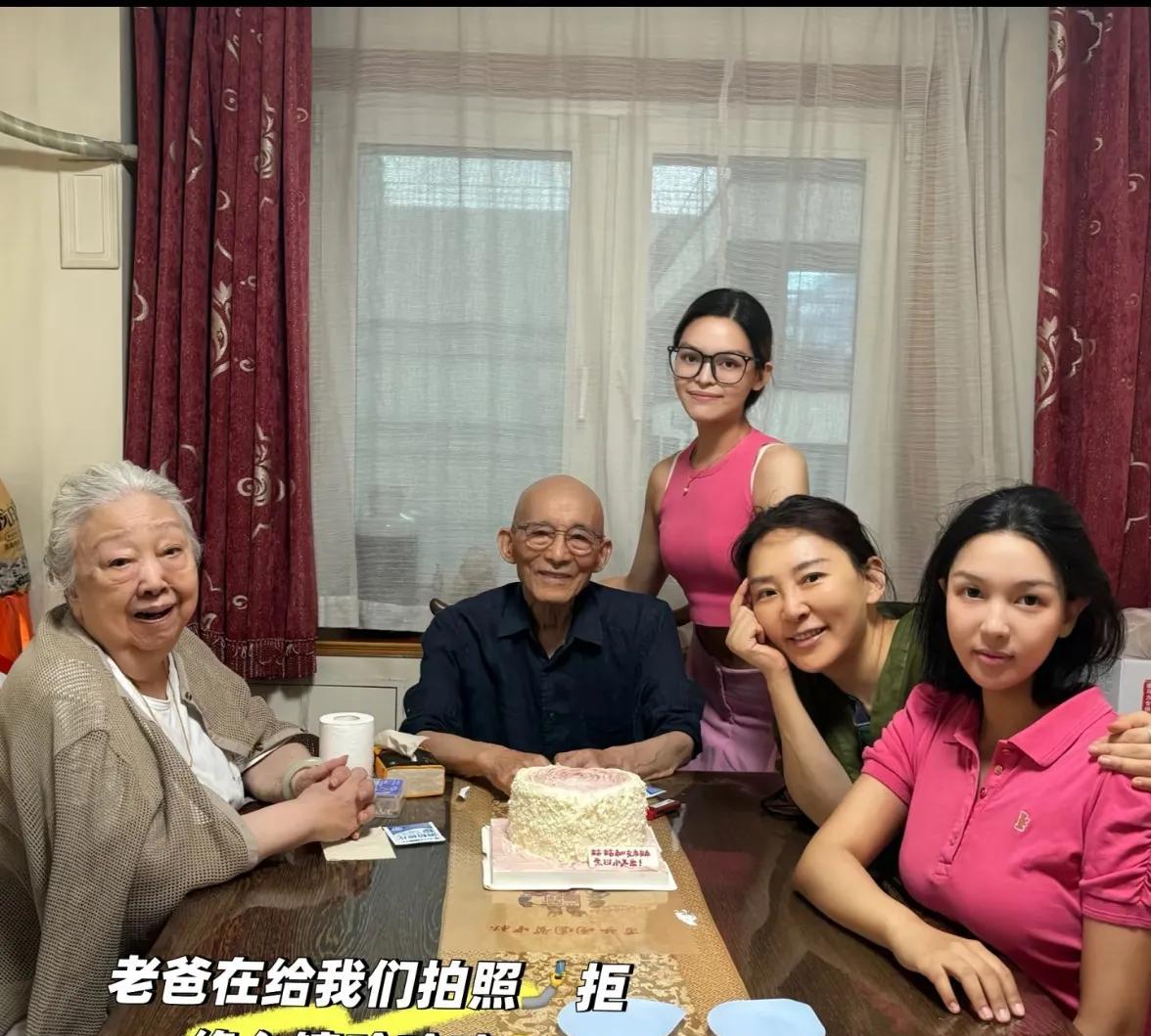 一直以为游本昌只有女儿
没想到还有一个儿子
游本昌和妻子杨慧华不是一直在北京居住
