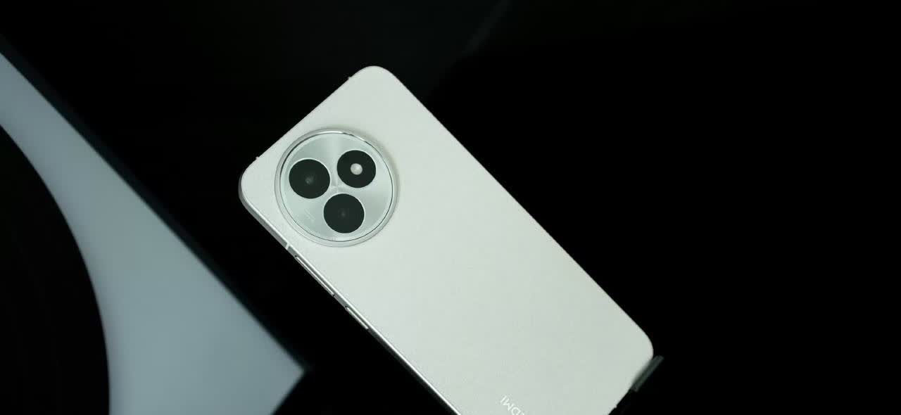 REDMI K80至尊版真机体验：

●首先说说长板，1115同轴对称双扬声