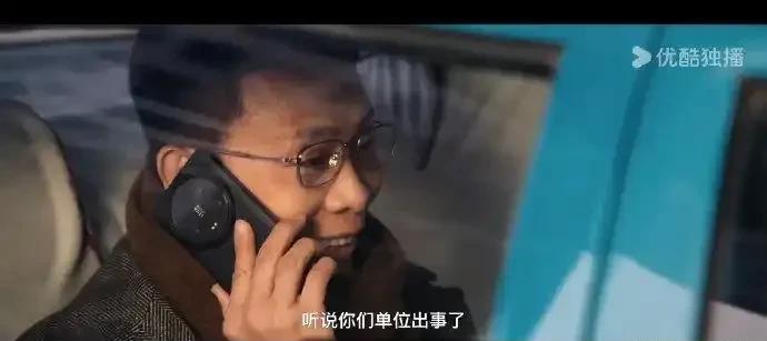 最近在追剧《以法之名》
不懂就问
为什么电视剧里，好人和老百姓都用小米
坏人，和